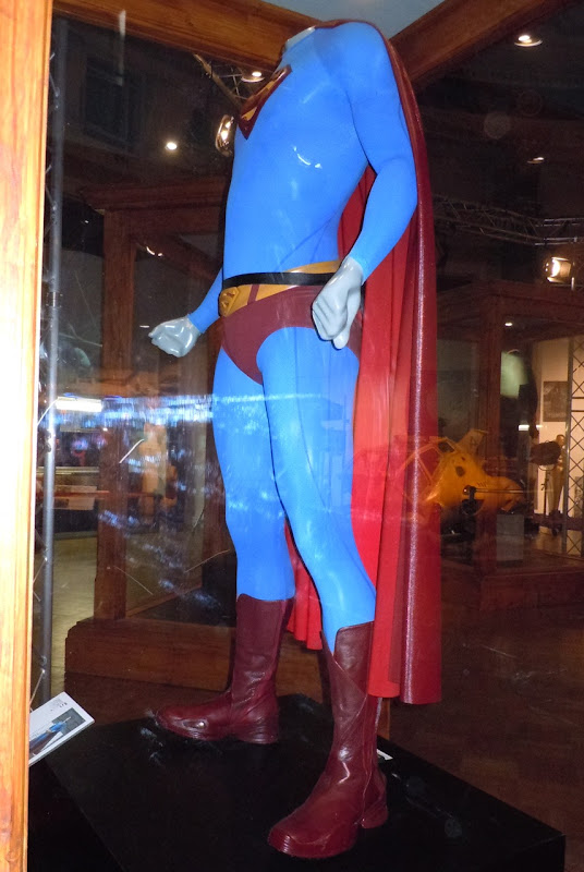 Superman Returns suit side-view