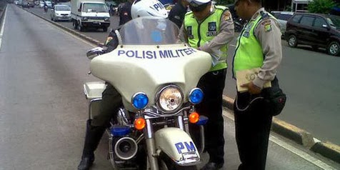 POLISI SEKARANG BERANI MENILANG PM