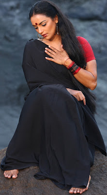 Swetha Menon Hot Black Saree in Thaaram Movie Stills