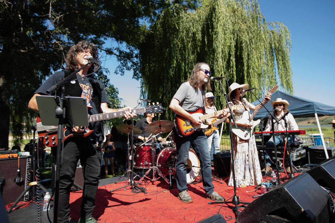 Elliott Peck on the 'Keep it Weird' stage @ Stafford Lake Park (Photo: Sean Reiter)