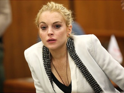Lindsay Lohansports kink! Hand-cuffed! Led to slammer! Ali wipes tears.