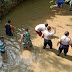 Koramil Kayen bersama Polsek dan masyarakat Sumbersari bersihkan endapan di sungai Karanggeneng