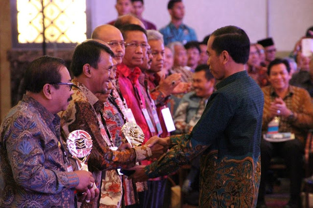 Gubsu Terima Penghargaan dari Presiden RI Joko Widodo