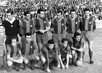 C. F. BARCELONA - Barcelona, España - Temporada 1960-61 - Ramallets, Pinto, Garay, Garcia, Vergés y Segarra; Tejada, Evaristo, Eulogio Martínez, Luis Suárez y Villaverde. ELCHE C. F. 2 (Guerrero, Rodri II) C. F. BARCELONA 1 (Luis Suárez). 23/10/1960. Campeonato de Liga de 1ª División, jornada 7. Elche, Alicante, estadio de Altabix.