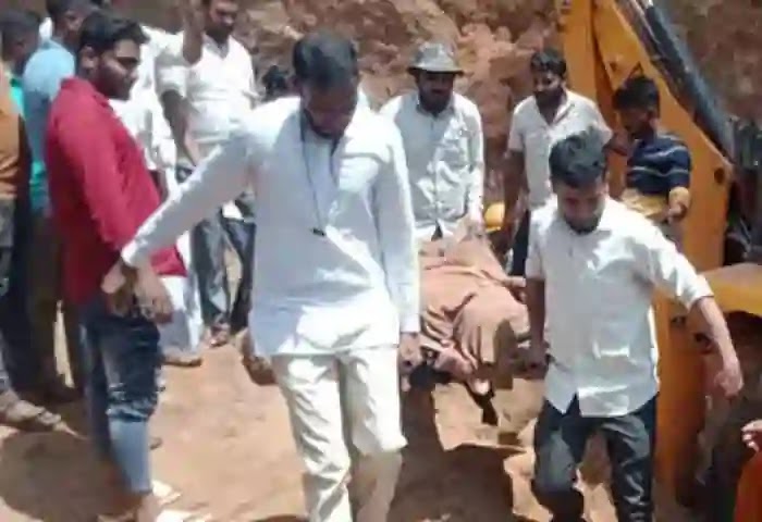 News, National, Top-Headlines, Mangalore, Karnataka, Died, Government, Compensation to the families of the workers who died in the landslide.