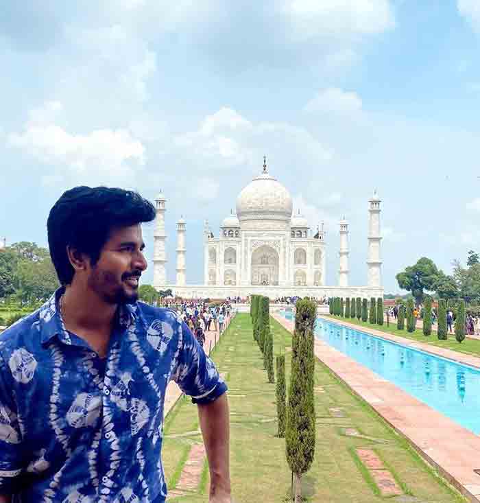 Sivakarthikeyan, Sivakarthikeyan Doss, Tamil, Telugu, Kollywood, Tamil Actor, Artist, Gallery, Photos, Sivakarthikeyan Gallery, Sivakarthikeyan Stills, Sivakarthikeyan Images, Sivakarthikeyan Pictures, Sivakarthikeyan Wallpapers, Taj Mahal, World Wonder, Agra, Cinema, Ayalaan, Doctor, Doctor the Movie, Don Movie, Don, Don Sog Shoot, Film, Sivakarthikeyan Instagram Post, Sivakarthikeyan is in Agra.