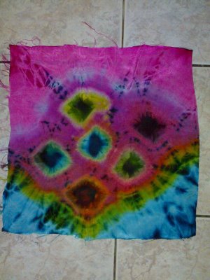 Bila gambar bersuara: Batik ikat celup (tie and dye)