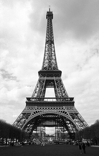 Paris Eiffel Tower Black  And White free download wallpaper