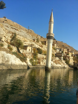 HALFETİ, SU SPORLARI, BATAN KÖY, SUYUN ALTINDA KALAN KÖY, RUM KALE, KRAL KIZI MAĞARASI, halfeti, tekne turu, şabot, asma köprü