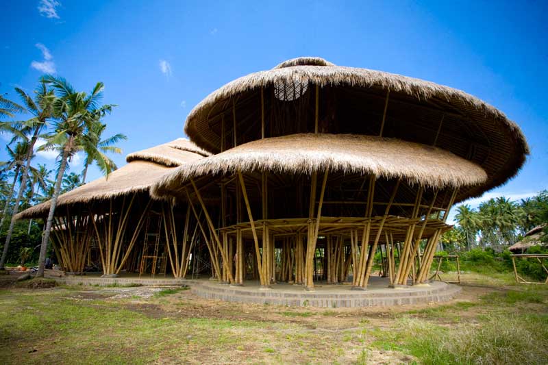 Green Arsitektur dengan Rumah  Bambu  BANGUN ARTHA SARANA 