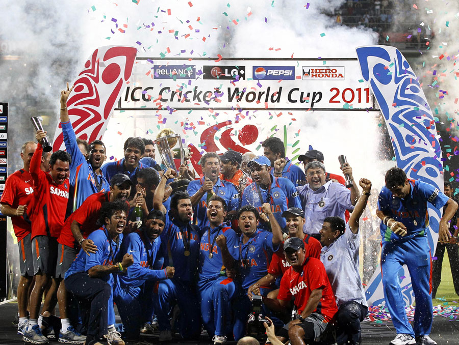 world cup 2011 images final. Indian Team With World Cup