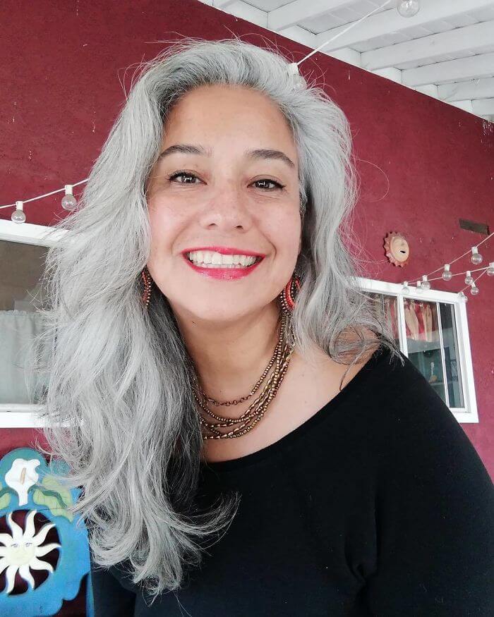 50 Women Who Didn't Dye Their Gray Hair And Still Look Gorgeous