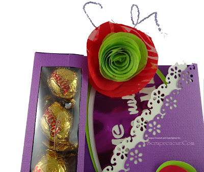 This paper flower rosette is a combination of 2 colors