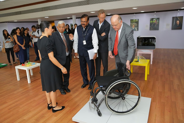 The expert curator of the exhibition, Ms. Margarita Bergfeldt Matiz showcases the lightest wheelchair of the world weighing 2.1 kg to Mr. S.K Jain, Chairman, LMC, WeSchool and Shikshana Prasaraka Mandali, Prof Dr Uday Salunkhe, Group Director, WeSchool, Acting Consul General of Sweden in Mumbai, Mr. Jan Campbell Westlind and Consul General of Sweden Mumbai, Mr. Nils Eliasson 