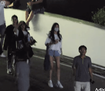 D編集長の裏ブログ Izoneチャン ウォニョンの脚の長さ実感gif D編集長の裏ブログ Izoneチャン ウォニョンの脚の長さ実感gif