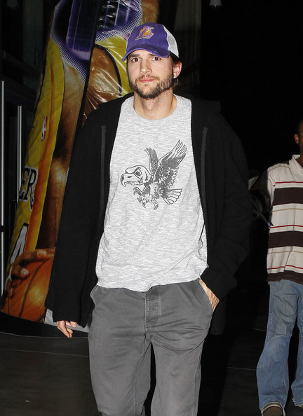 Ashton Kutcher Loves The Lakers