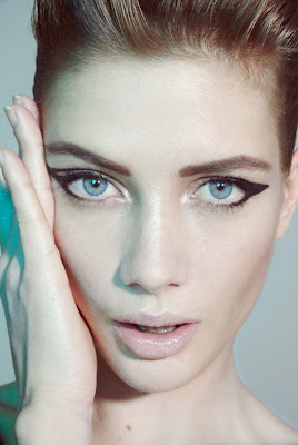 beauty photographer london, woman with cat eye liner, futuristic beauty, black eyeliner