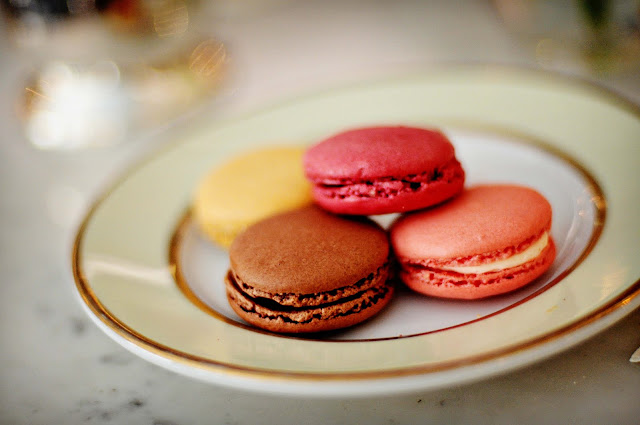 laduree-ginza-mitsukoshi-japan-macaron