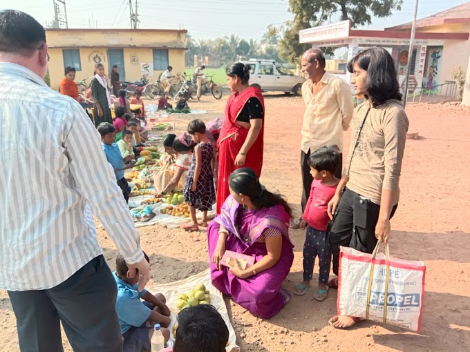 निमसाखर येथील जिल्हा परिषदेच्या बोंद्रेवस्ती शाळेत भरला बालचमुंचा "आनंदी बाजार"