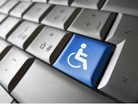 Imagen de una parte del teclado de un ordenador con una tecla que representa una persona en silla de ruedas, haciendo alusión a que la web debe ser universal y accesible a todas las personas incluso a aquellas que sufren una discapacidad física.