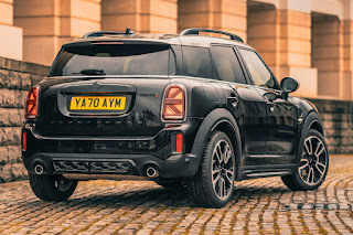 Mini Cooper S Countryman Shadow Edition (2021) Rear Side