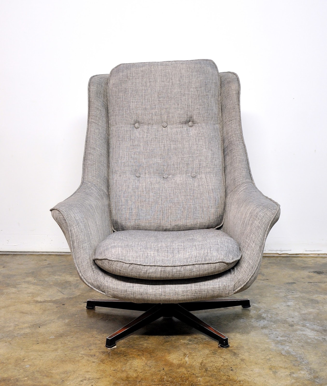 SELECT MODERN: Mid Century Swivel Lounge Chair