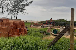 https://vnoticia.com.br/noticia/4215-secretaria-de-meio-ambiente-flagra-ocupacao-irregular-em-area-de-restinga-na-praia-de-guriri