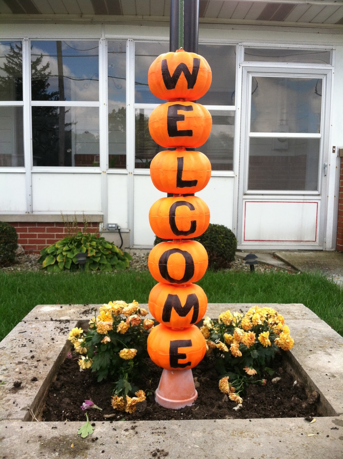 Sister See Sister Do: Dollar Store Craft - Welcome Sign Pumpkins!!