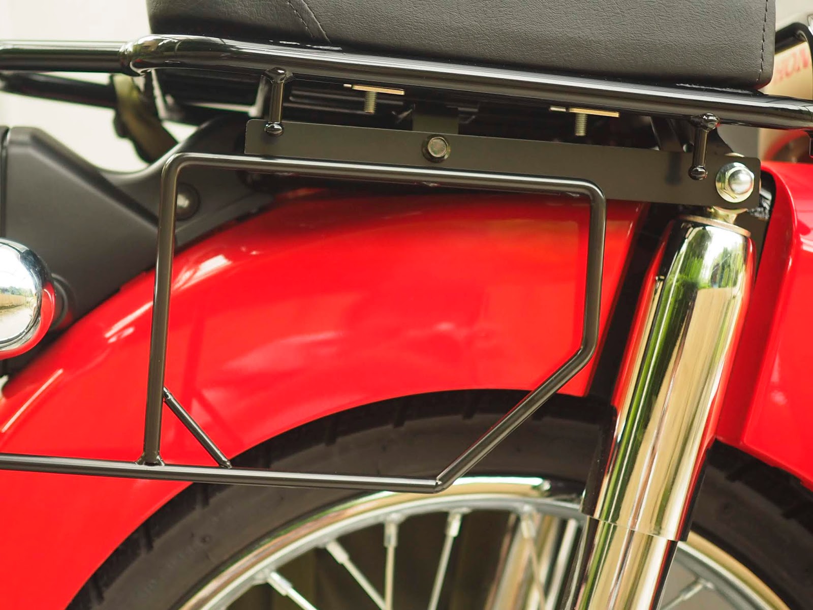 W650でぶらり サイドバッグサポートに自作プレートを取り付けた W650でぶらり サイドバッグサポートに自作プレートを取り付けた