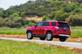Rear 3/4 view of the 2015 Toyota 4Runner 4X4 Trail Premium