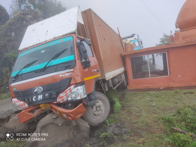  पंजपीरी के पास दो वाहनों की टक्कर,घायल पीजीआई रैफर