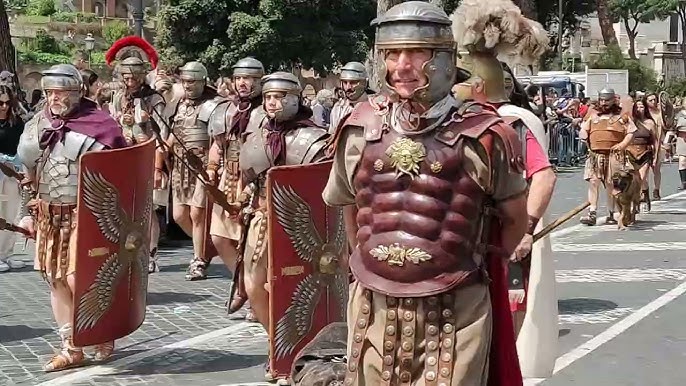 Celebrazioni del Natale di Roma: Parata in Costume Romano