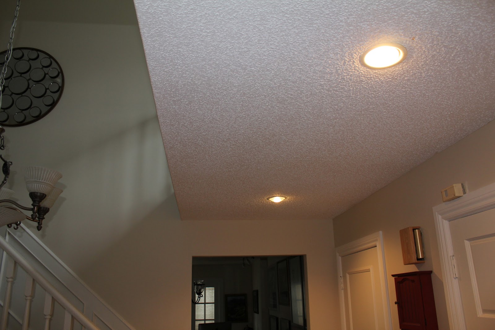 Popcorn texture removal, Knockdown application, step 1 ...