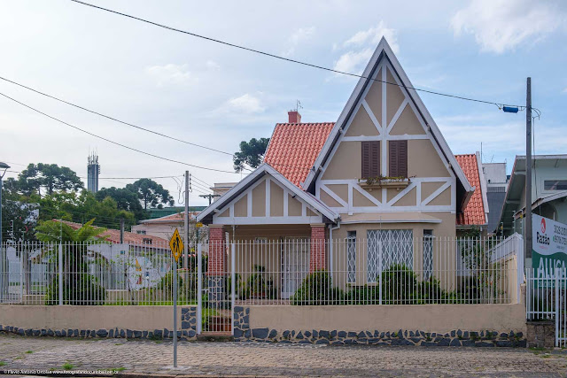 Uma casa na Rua Itupava, Curitiba