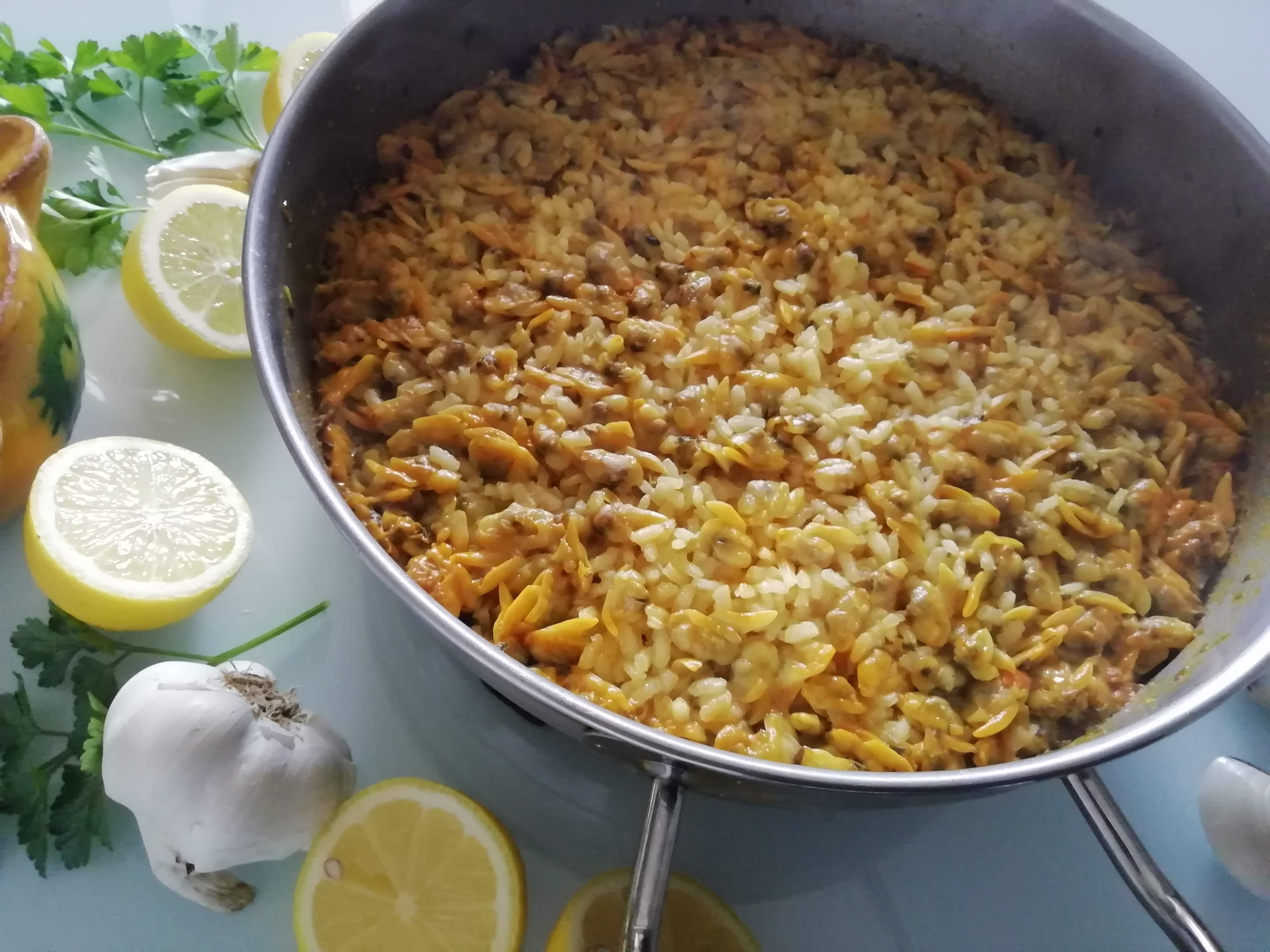 Arroz con caldo o fumet de pescado y almejas