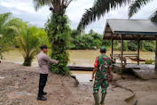 Personil Polsek Simpang Jernih Bersama Anggota Koramil 10 SPJ Pantau Daerah Rawan Banjir