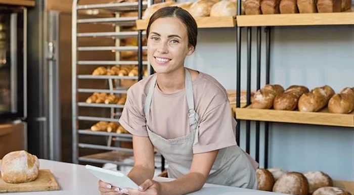Imagen de una empleada de panaderia