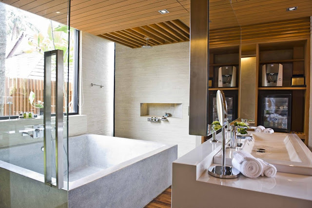 Small bathroom with square bathtub 