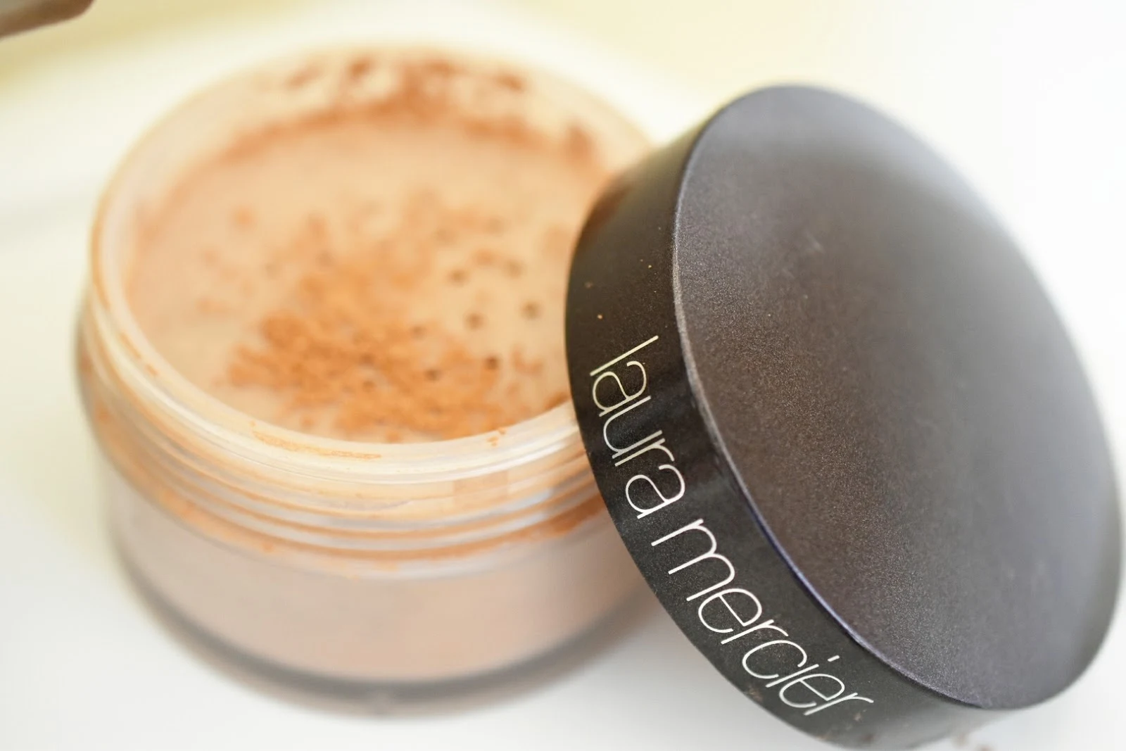 Laura Mercier Translucent Loose Setting Powder Review  via  www.productreviewmom.com