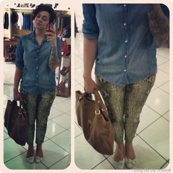 look calça estampa de cobra camisa jeans