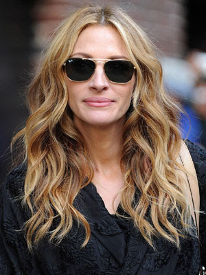 Filed under: Bangs , Elegant Hairstyles , Julia Roberts Hairstyles