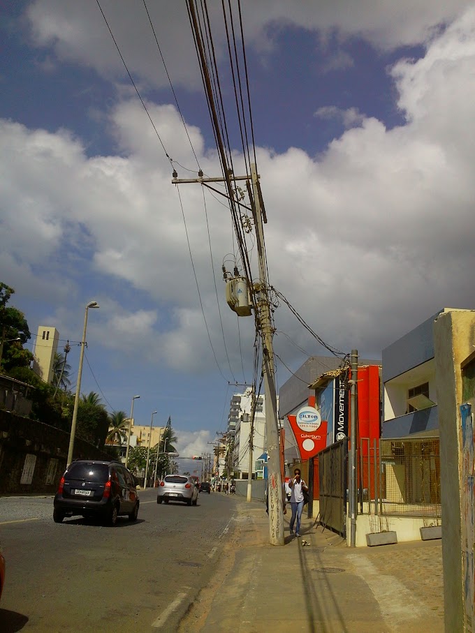 Coelba precisa cuidar dos postes do bairro