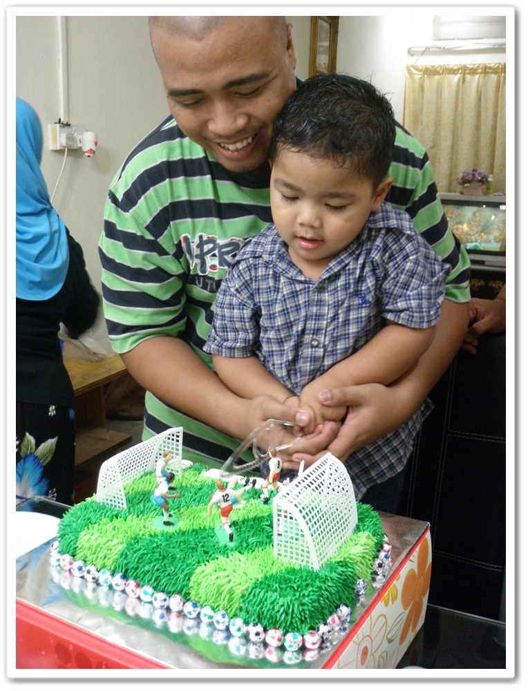 Welcome 2 :: Bufday Boy with his cake!