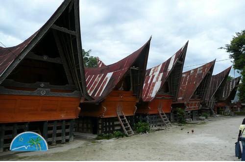 Berbagi: Rumah Adat Indonesia