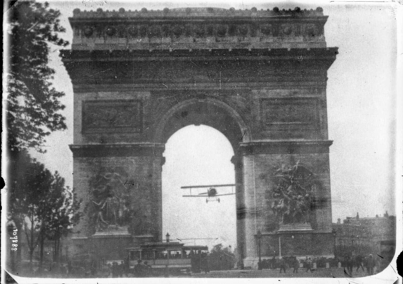 Ultimate Collection Of Rare Historical Photos. A Big Piece Of History (200 Pictures) - Arc de Triomphe and Bebe