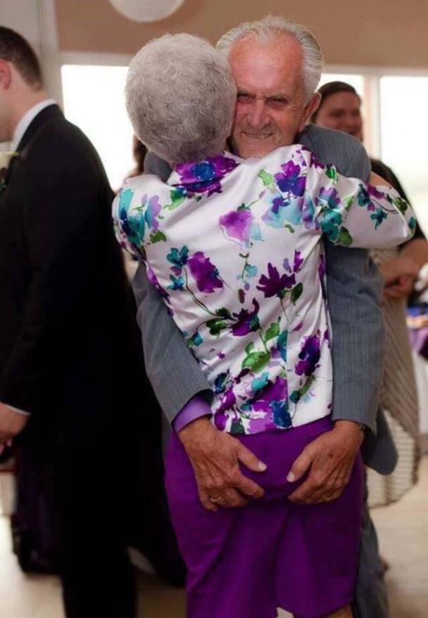 20 Adorable Pictures Of Elderly Couple Prove That True Love Never Ends