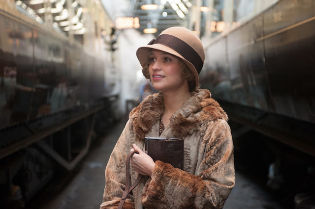 A garota dinamarquesa, danish girl, Gerda (Alicia Vijander), casaco