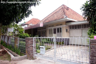 Warung Barang Antik Indonesia Rumah  Jengki di  Bandung  1