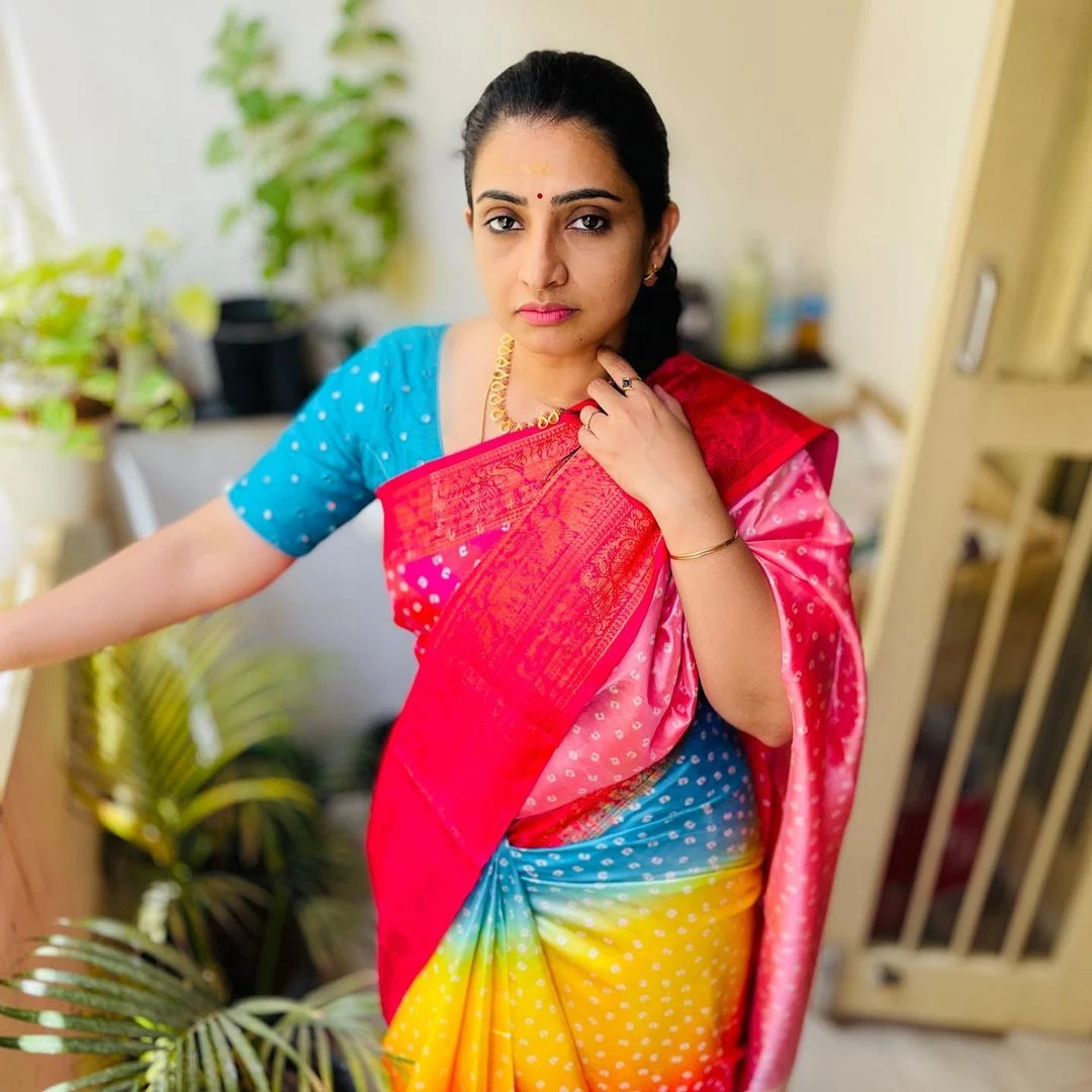 Sujitha Dhanush Elegant Looks in Traditional Saree Pics