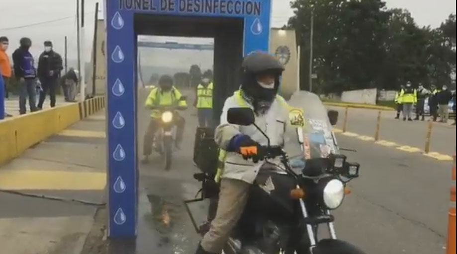 túnel de desinfección para motos y peatones en Tucumán coronavirus